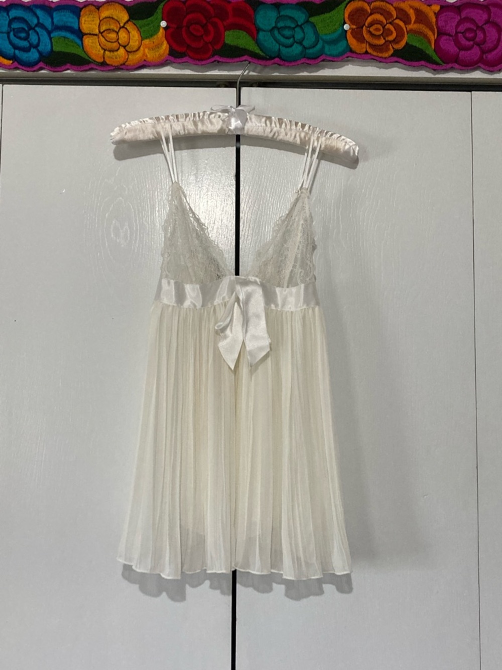 Victoria's Secret Ivory Lace & Satin Babydoll Chemise Micropleat Accordion Y2K